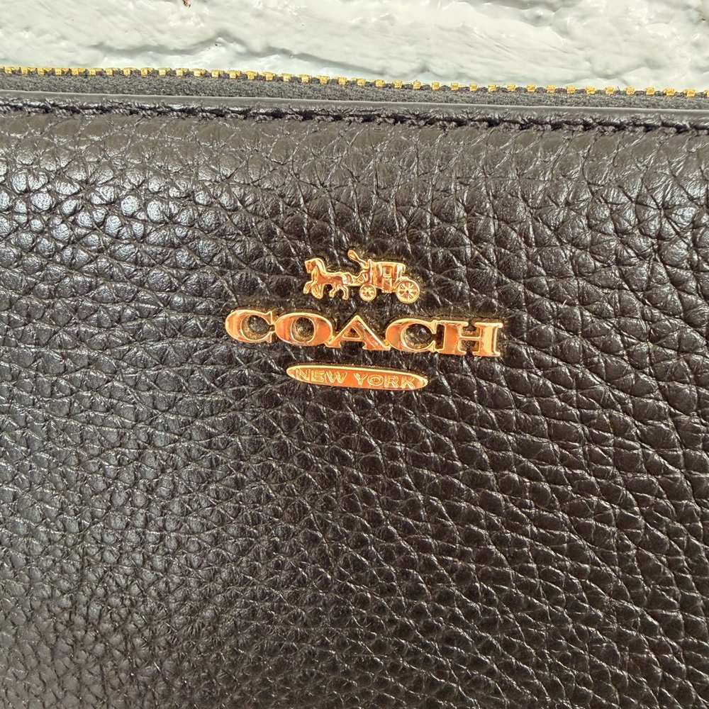 Coach Black Pebbled Leather Zip Clutch with Gold Logo - Picture 2 of 4